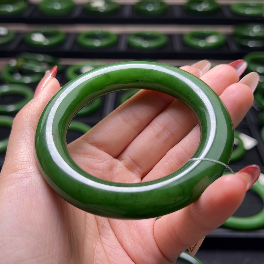 和田玉（碧玉）未镶嵌手镯