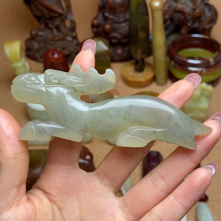 蛇纹石玉未镶嵌颈饰