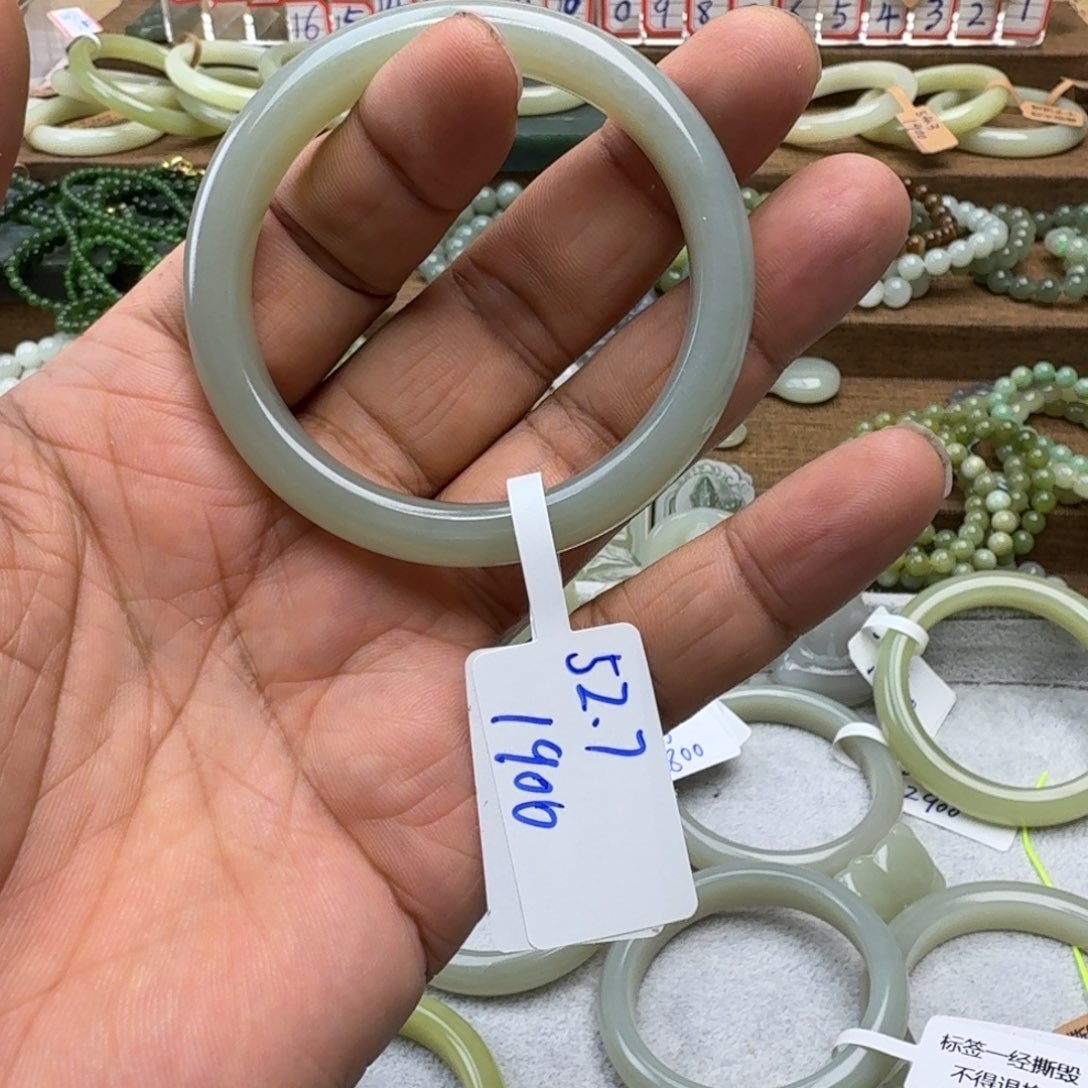 和田玉未镶嵌手镯