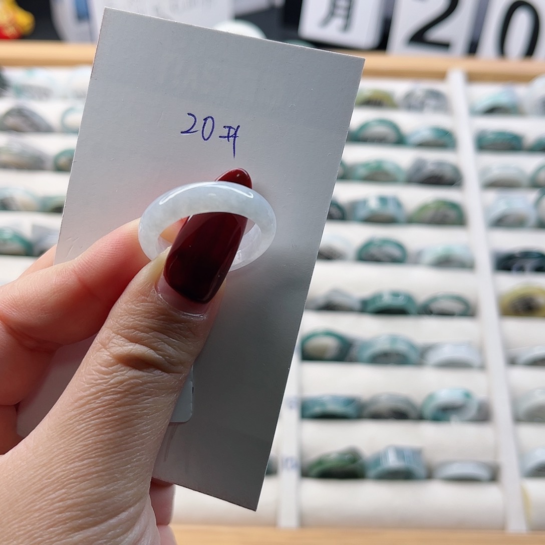 翡翠戒指未镶嵌翡翠