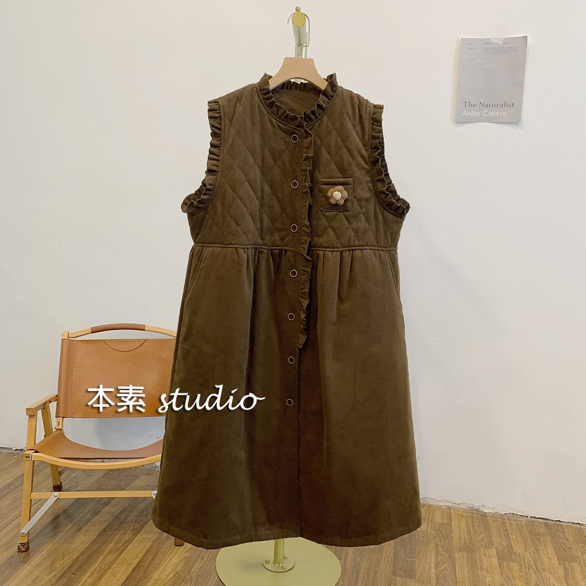 C2842夹棉小花全开扣木耳边立领背心裙