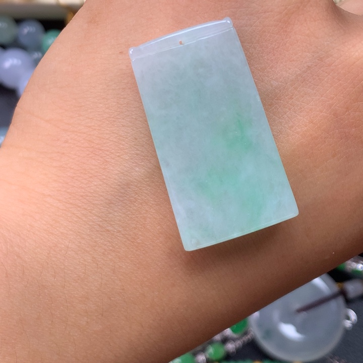 翡翠未镶嵌颈饰无事牌