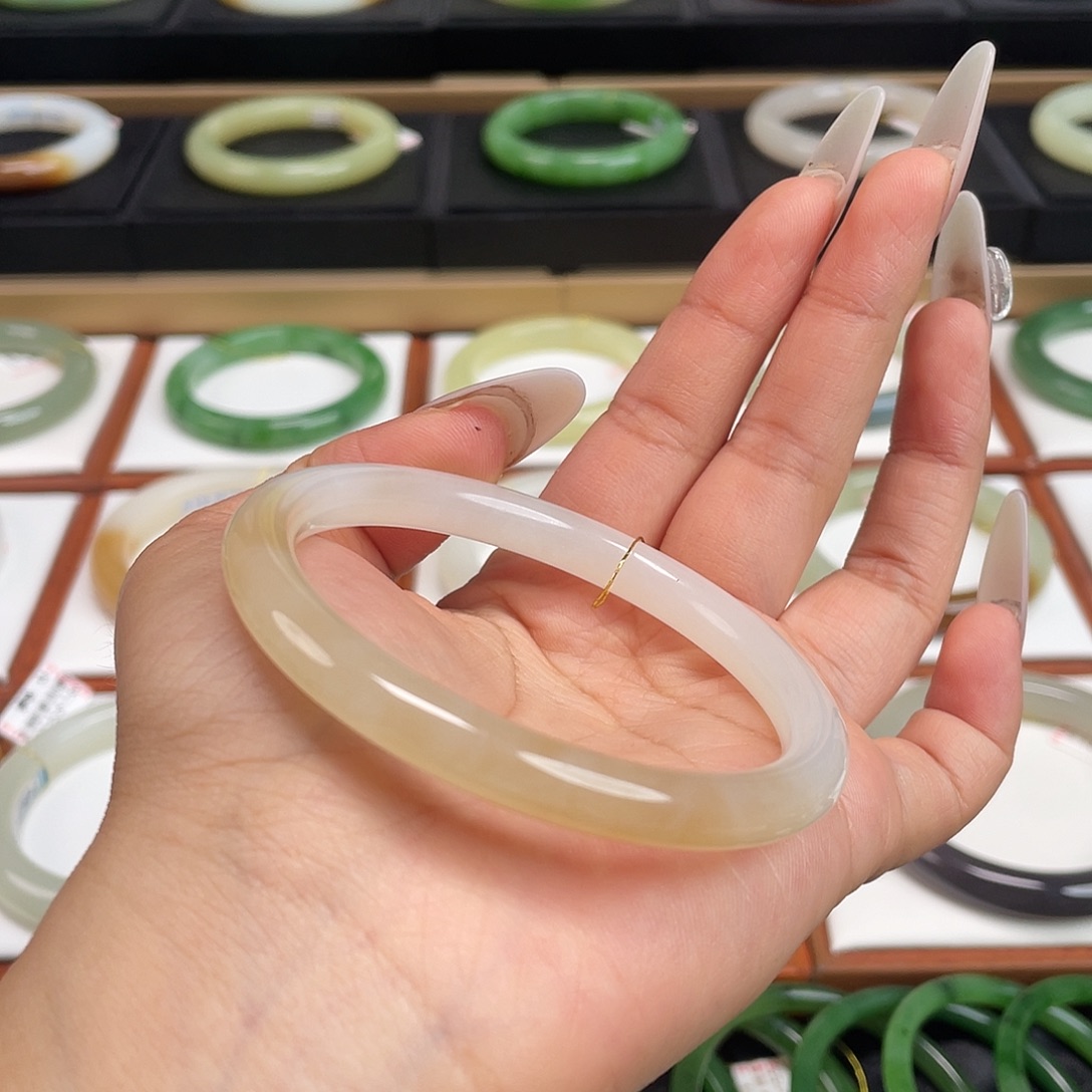 和田玉未镶嵌手镯