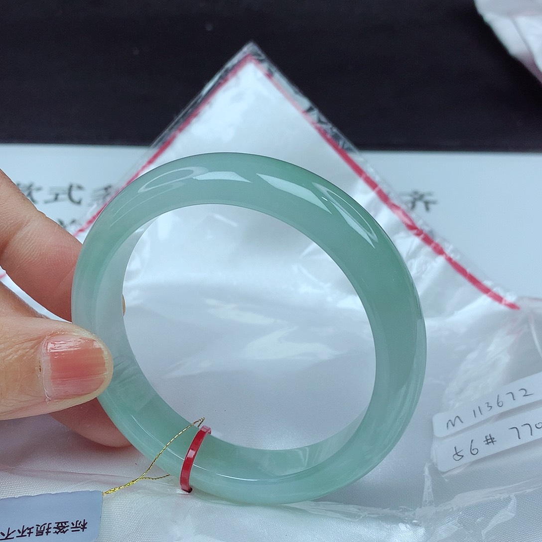 翡翠手镯未镶嵌56圈3672