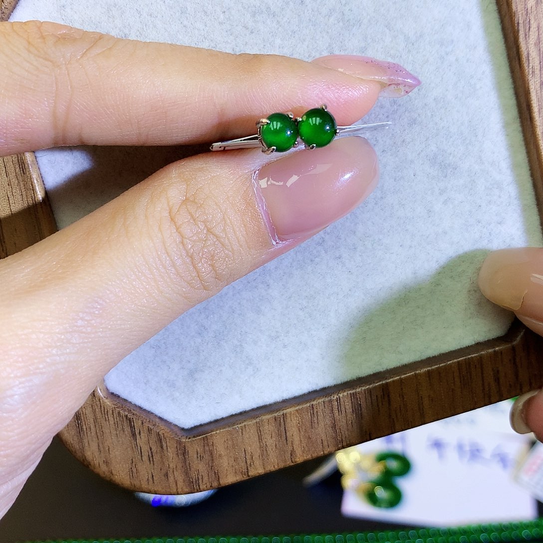 翡翠耳饰银S925镶嵌天然翡翠耳钉