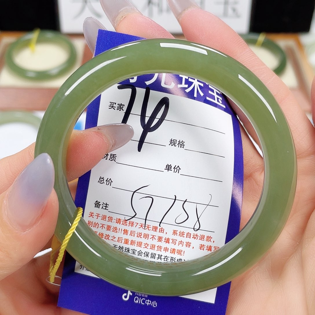 和田玉手镯未镶嵌