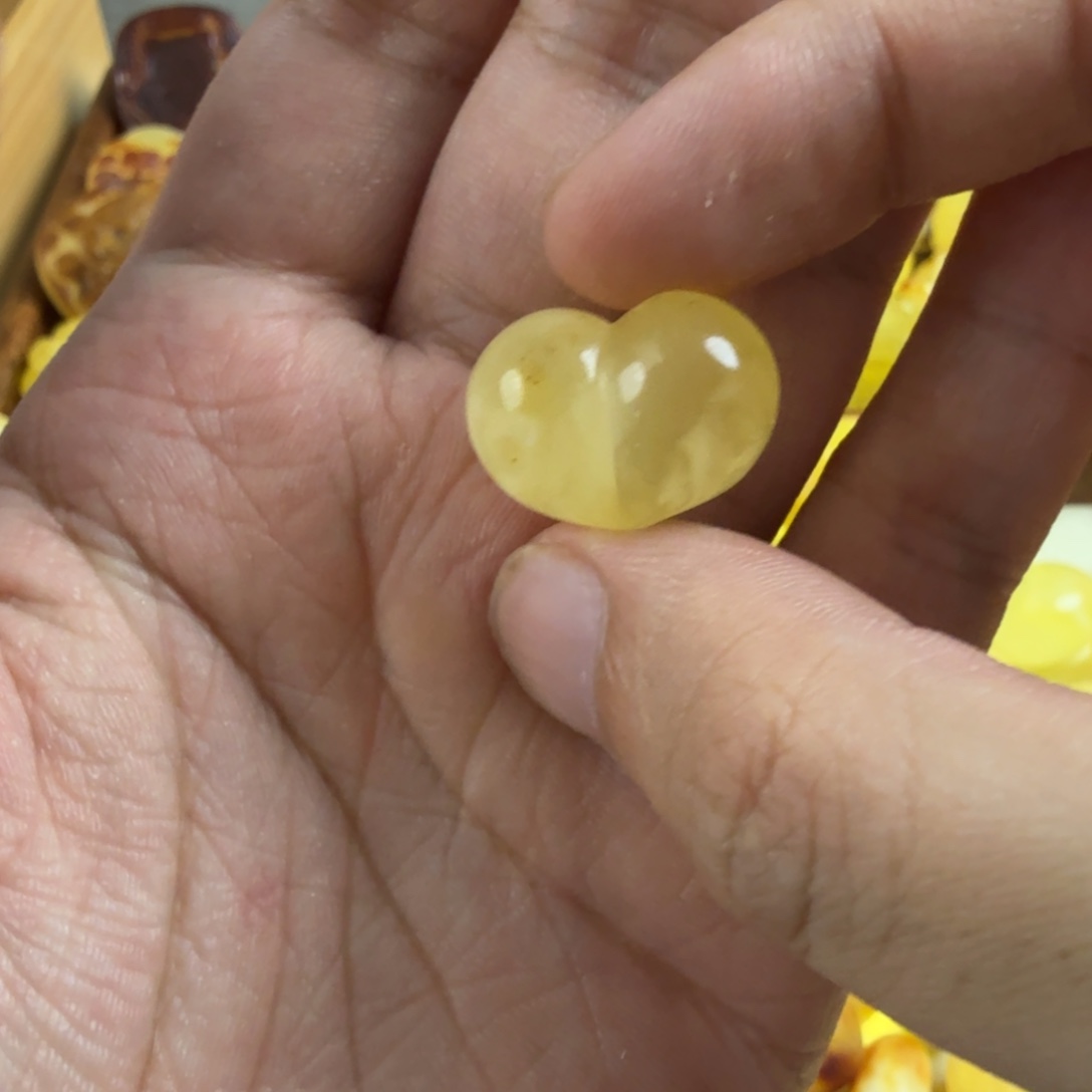 未镶嵌琥珀珠宝奇石