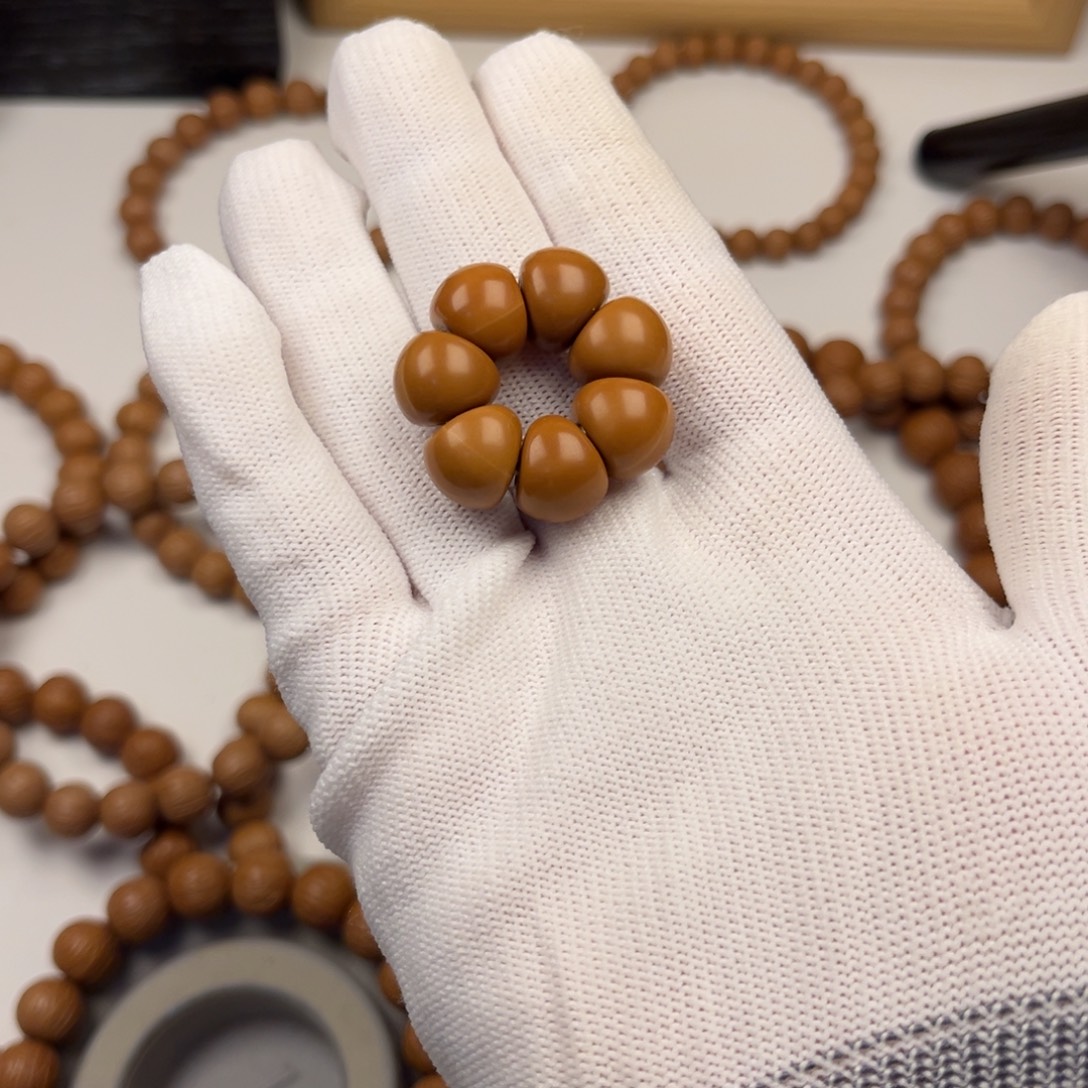 小***儿吊坠猴头核桃太阳花