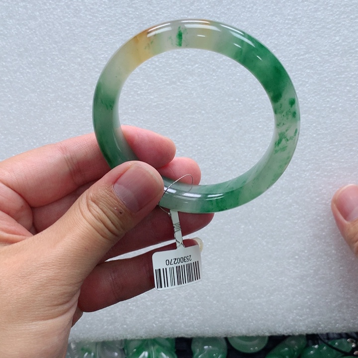 小****石英质玉未镶嵌手镯青青59-小雨点