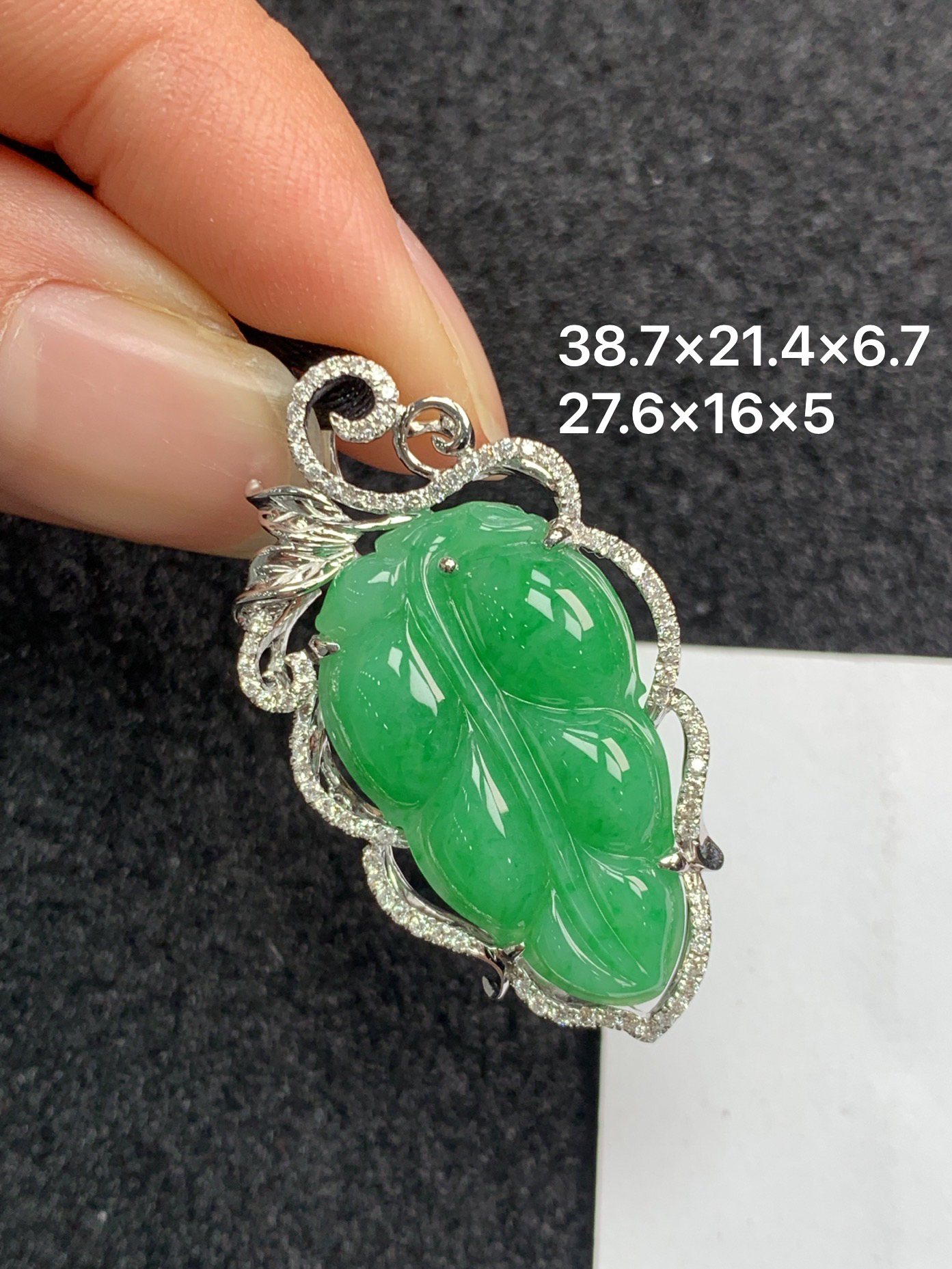 18K金镶嵌天然缅甸翡翠阳绿树叶吊坠