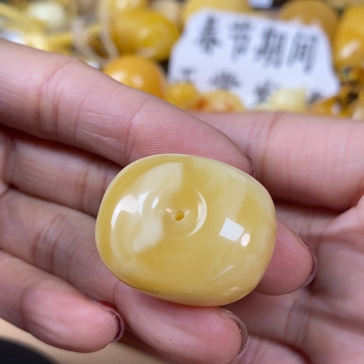 琥珀颈饰未镶嵌藏扣