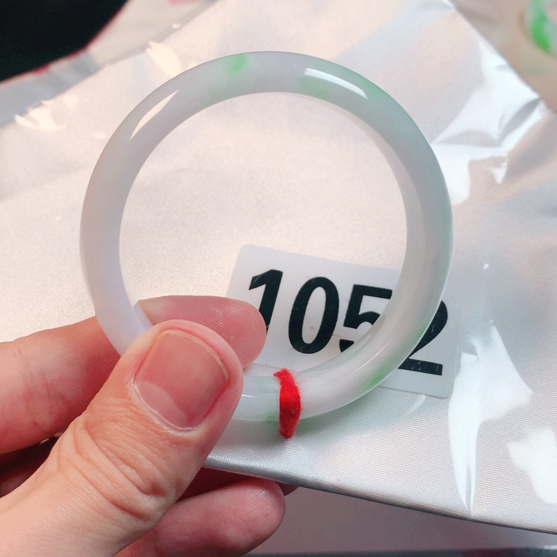 翡翠手镯未镶嵌?****?翡翠手镯1052