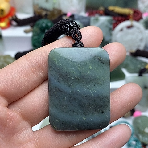 独山玉颈饰未镶嵌