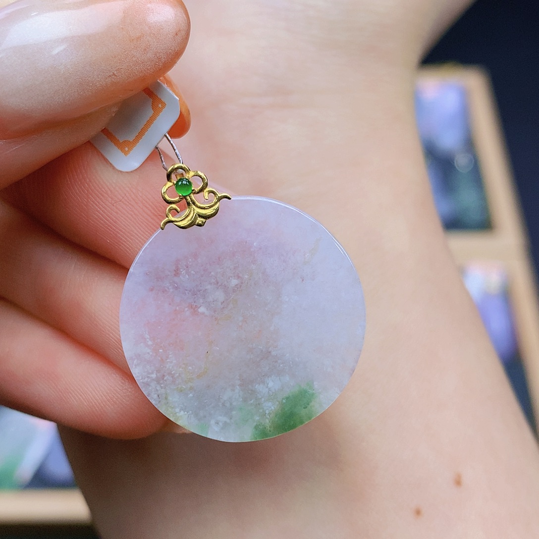 翡翠18K金镶嵌颈饰翡翠