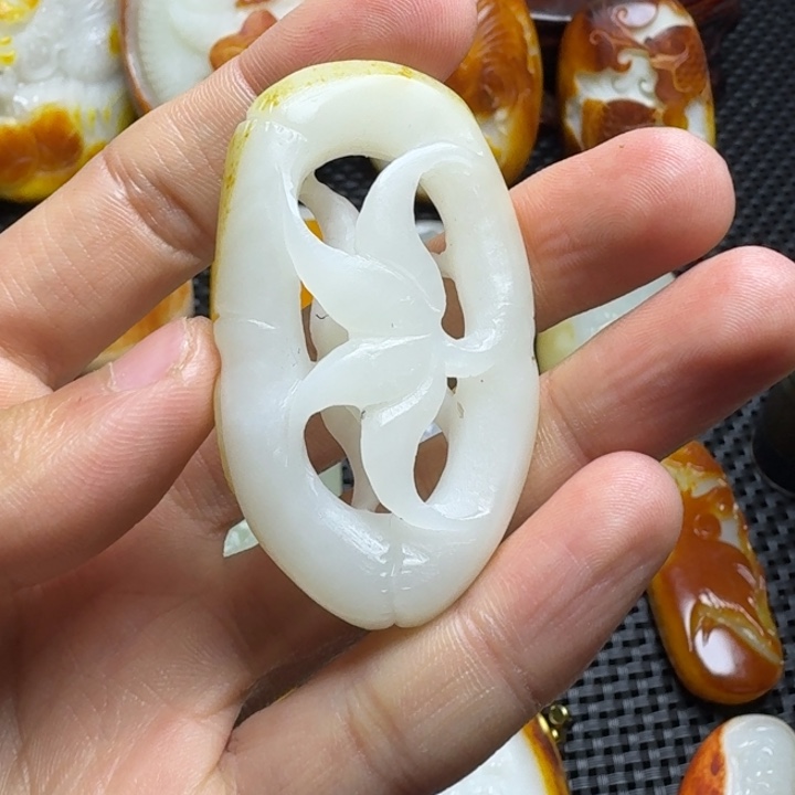 和田玉颈饰未镶嵌