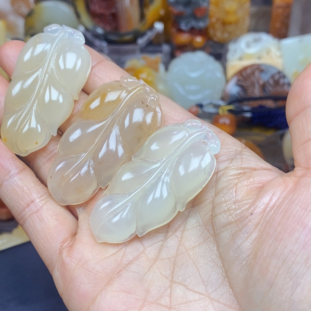 石英质玉（黄龙玉）颈饰未镶嵌