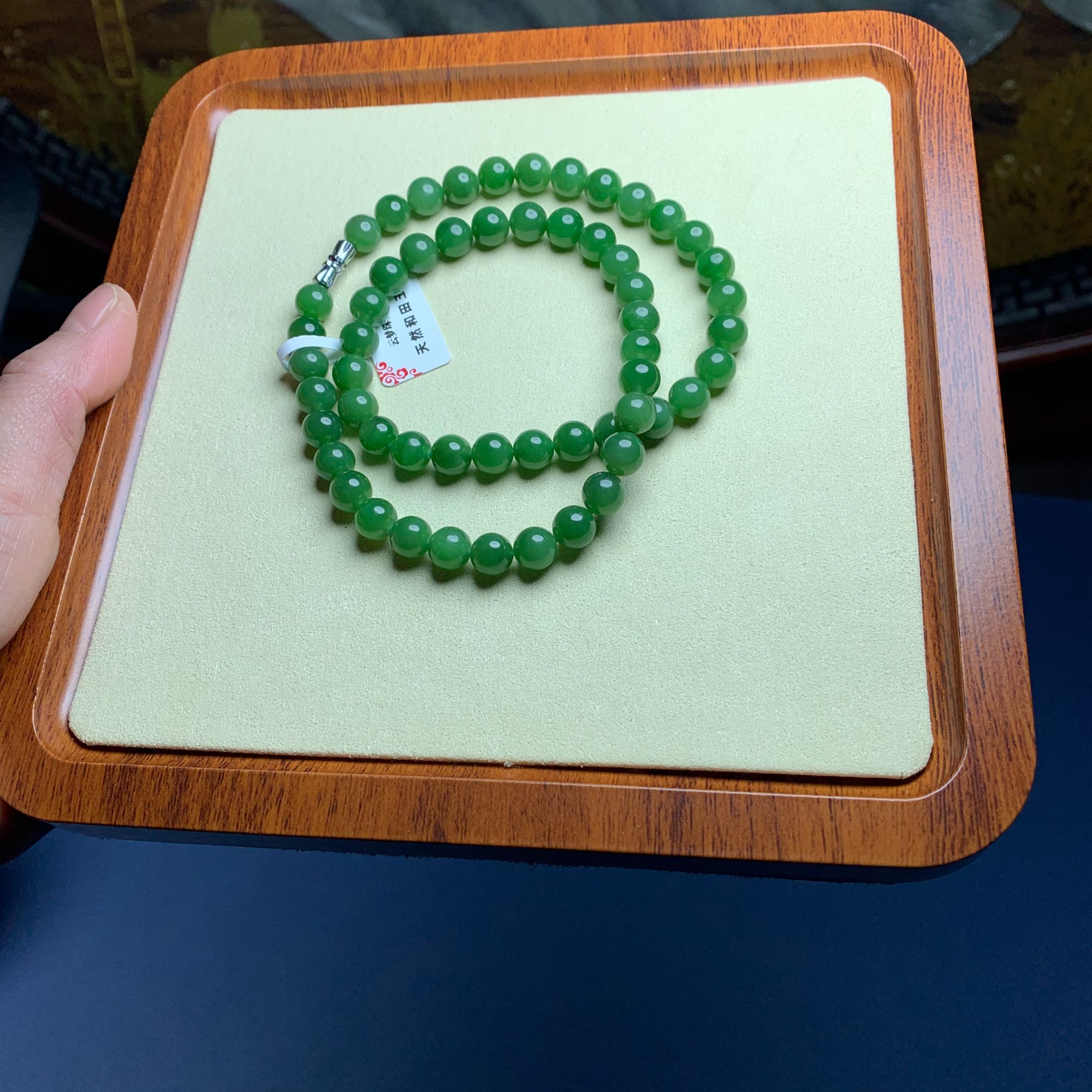和田玉碧玉正阳绿冰底卡8mm56颗时尚款女款妈妈女士D1