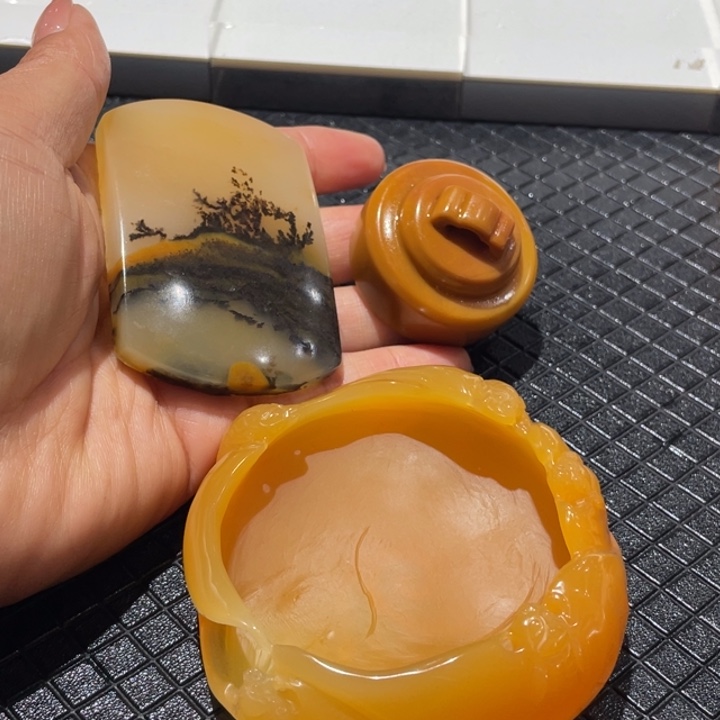 未镶嵌石英质玉（黄龙玉）摆件