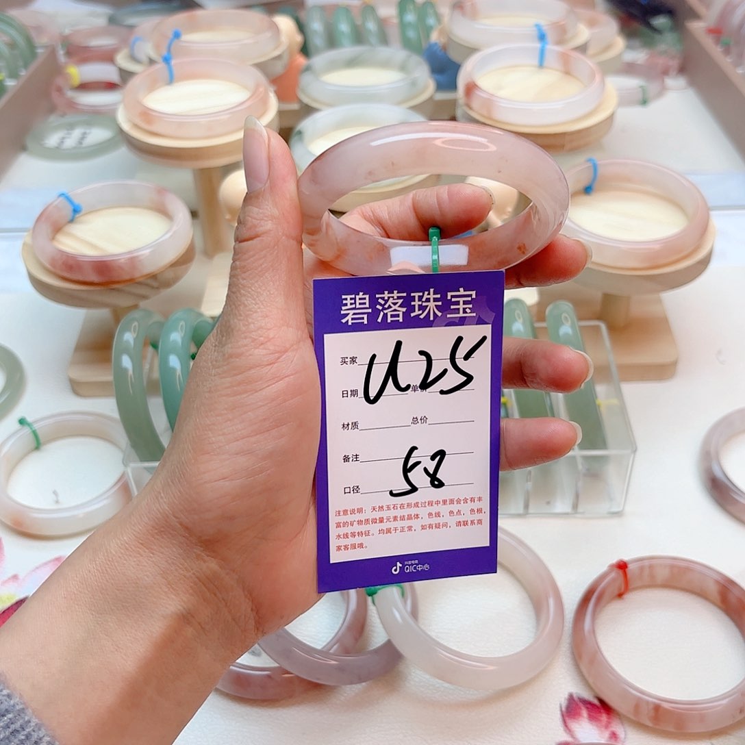 石英质玉手镯未镶嵌卿*