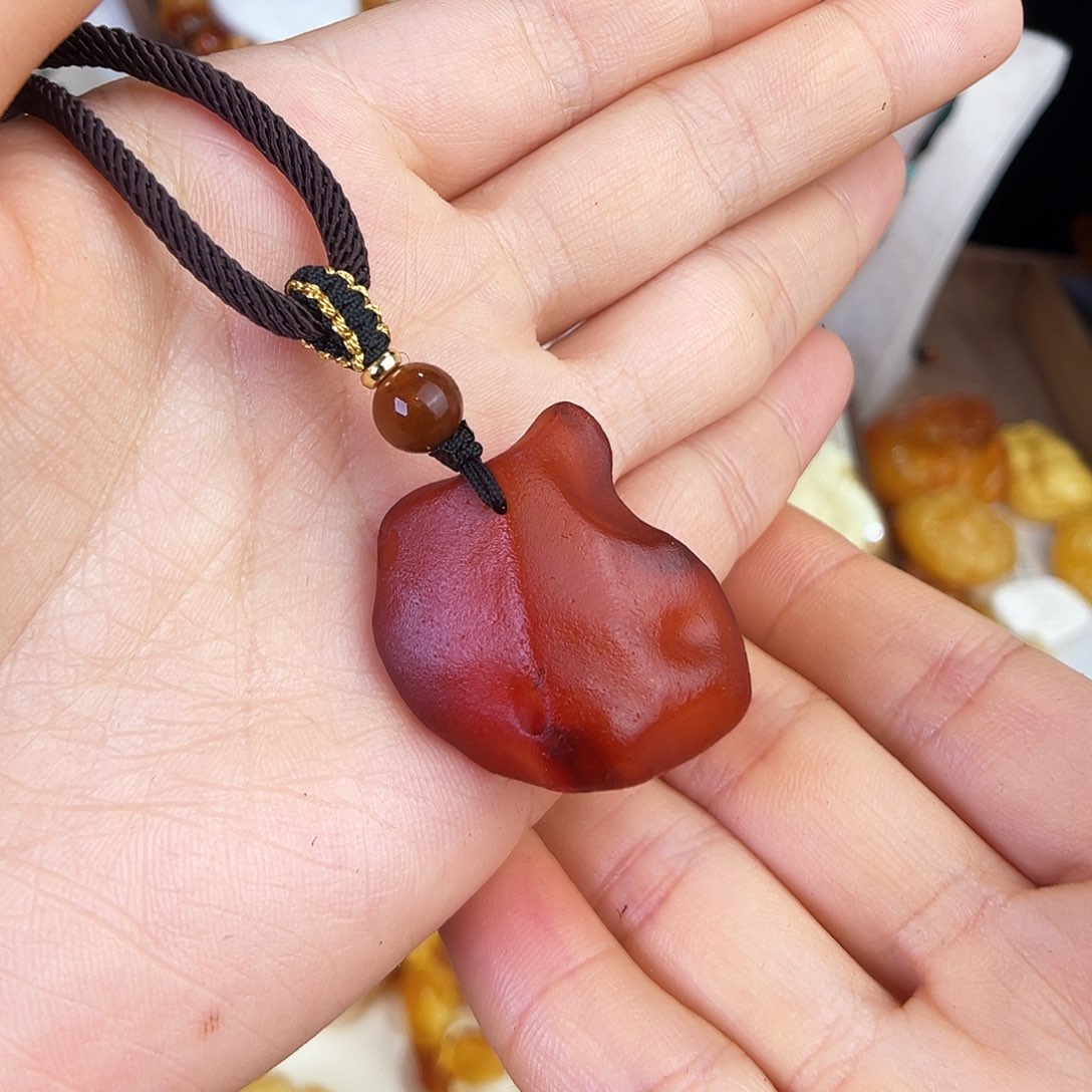 琥珀珠宝奇石未镶嵌，