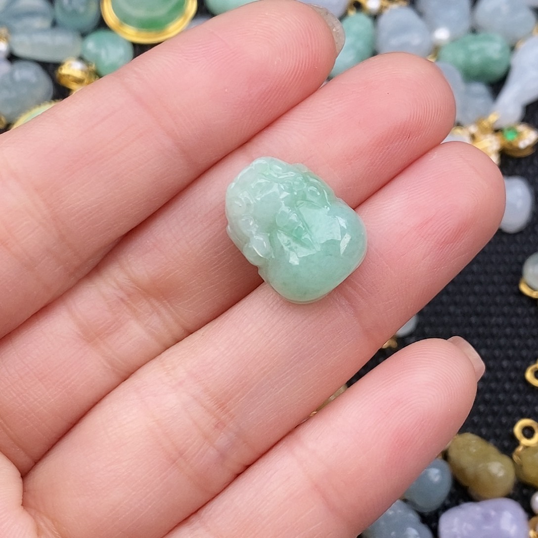 翡翠颈饰18K金镶嵌信*天貔貅