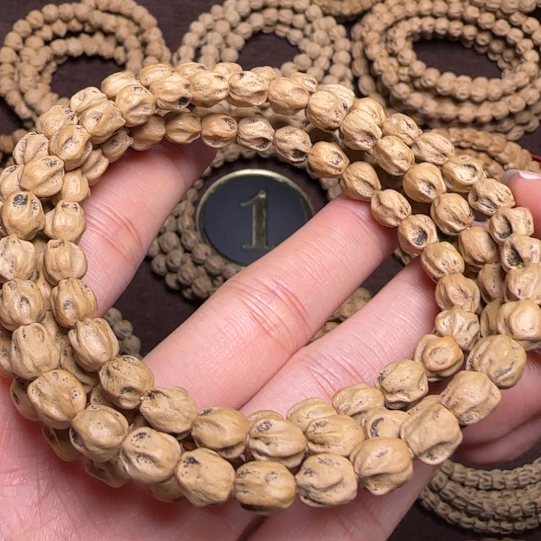 柏香籽/百香籽吊坠游****?