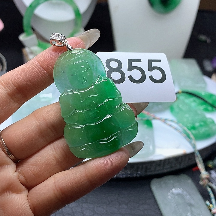 翡翠吊坠(赠链)未镶嵌