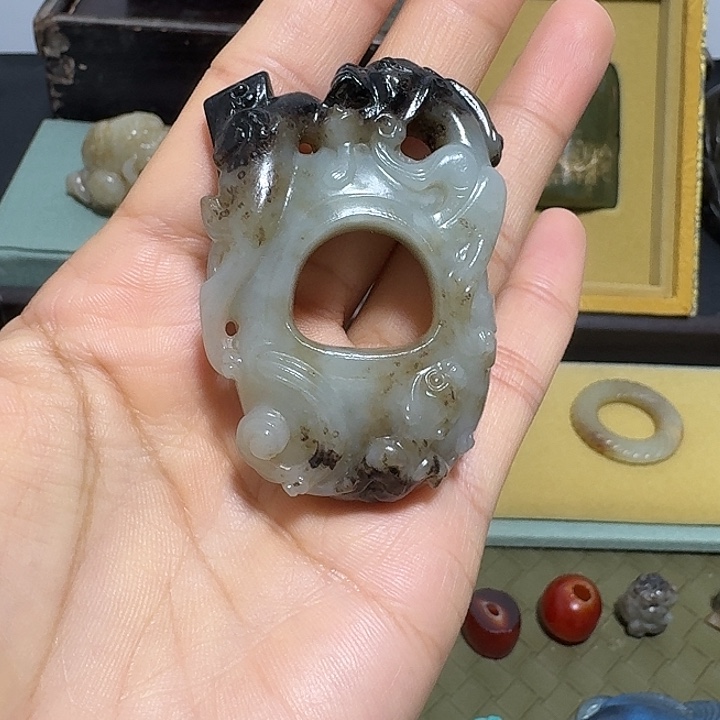 修***缘和田玉未镶嵌颈饰