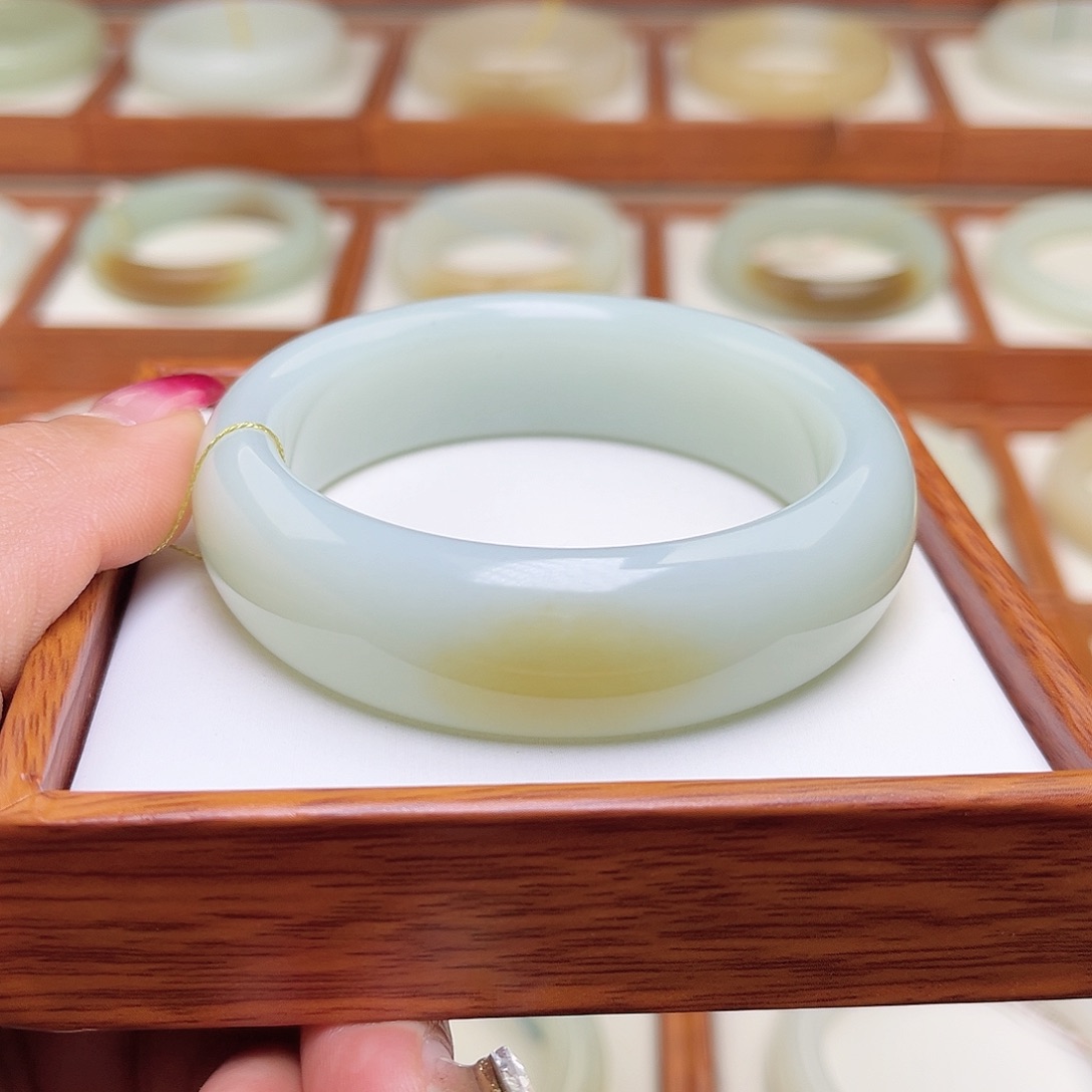 和田玉手镯未镶嵌58