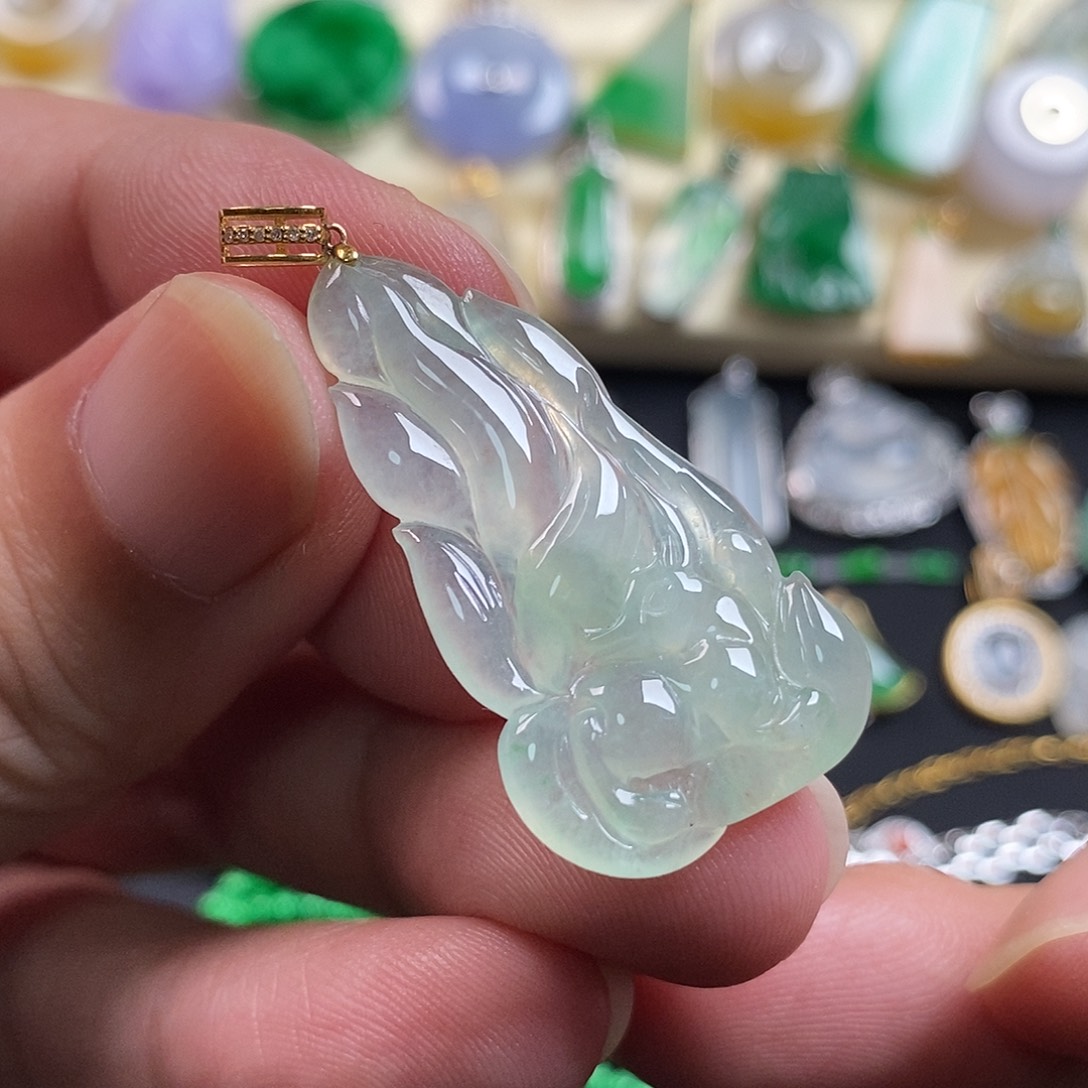 翡翠18K金镶嵌颈饰翡翠