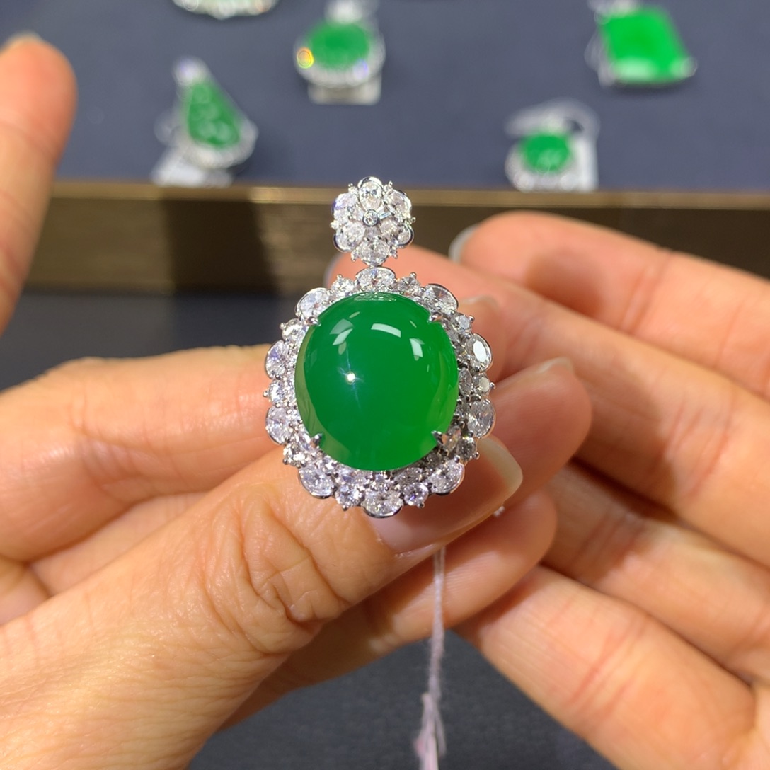 翡翠戒指18K金镶嵌翡翠