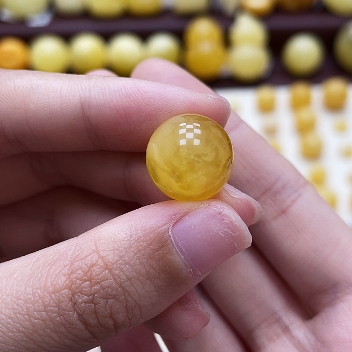琥珀未镶嵌裸石14mm瑕 410
