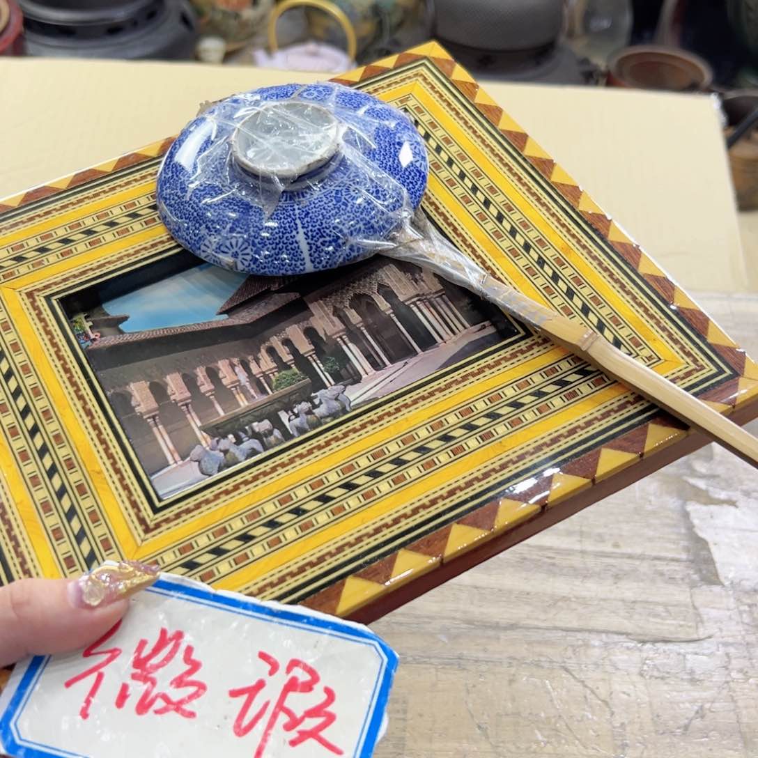 瓷片陶瓷的表面是很细腻透