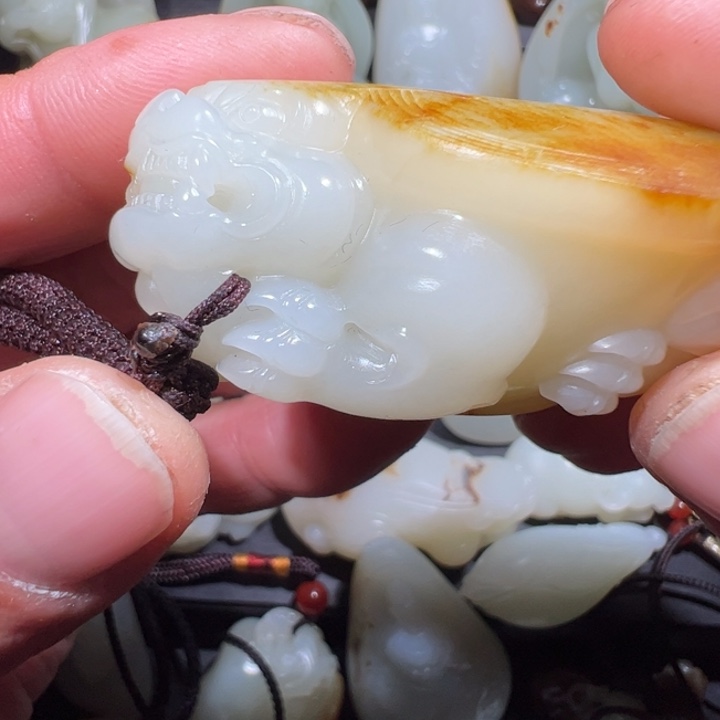 和田玉颈饰未镶嵌曾**我