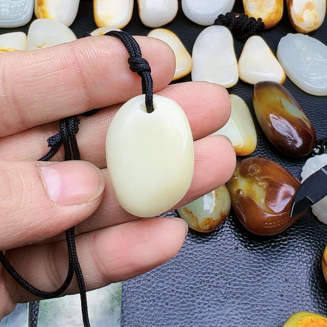 和田玉挂件未镶嵌