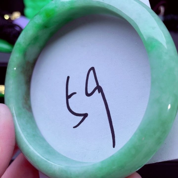 翡翠未镶嵌手镯手镯