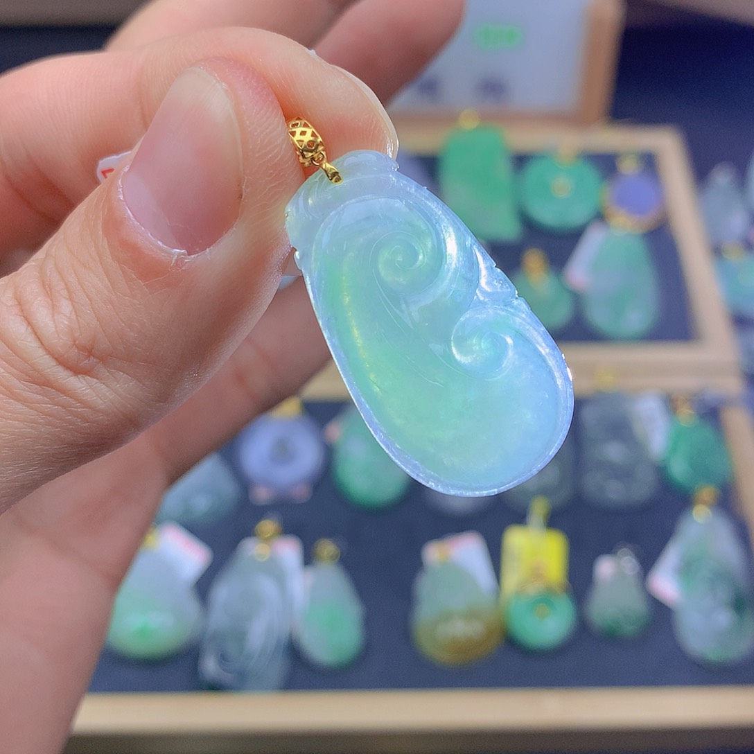 翡翠颈饰18K金镶嵌翡翠