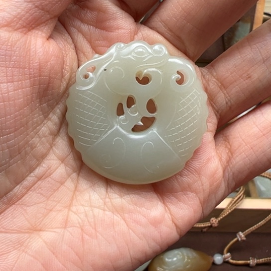 和田玉颈饰未镶嵌且末鱼化龙