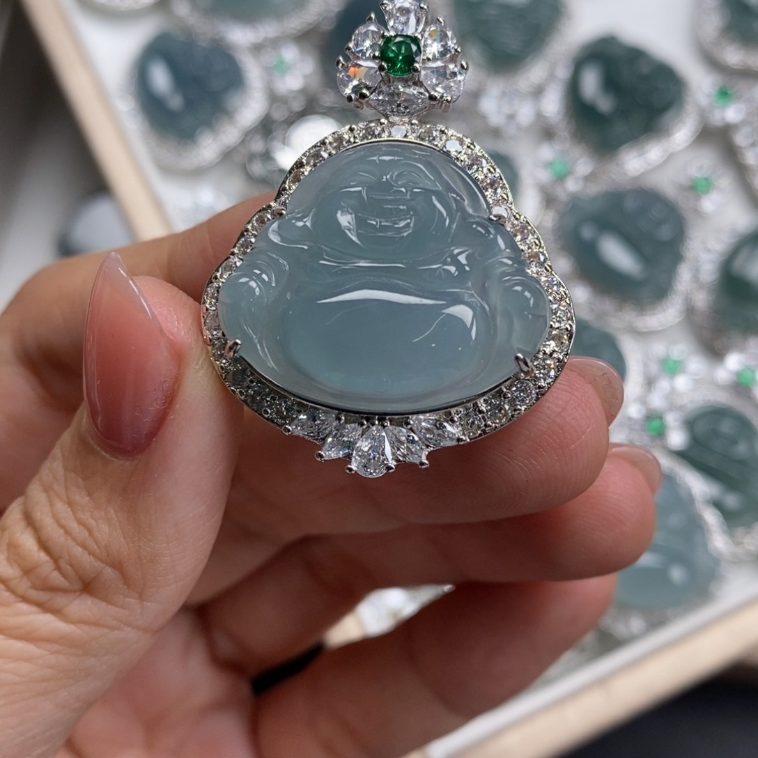 翡翠颈饰未镶嵌翡翠