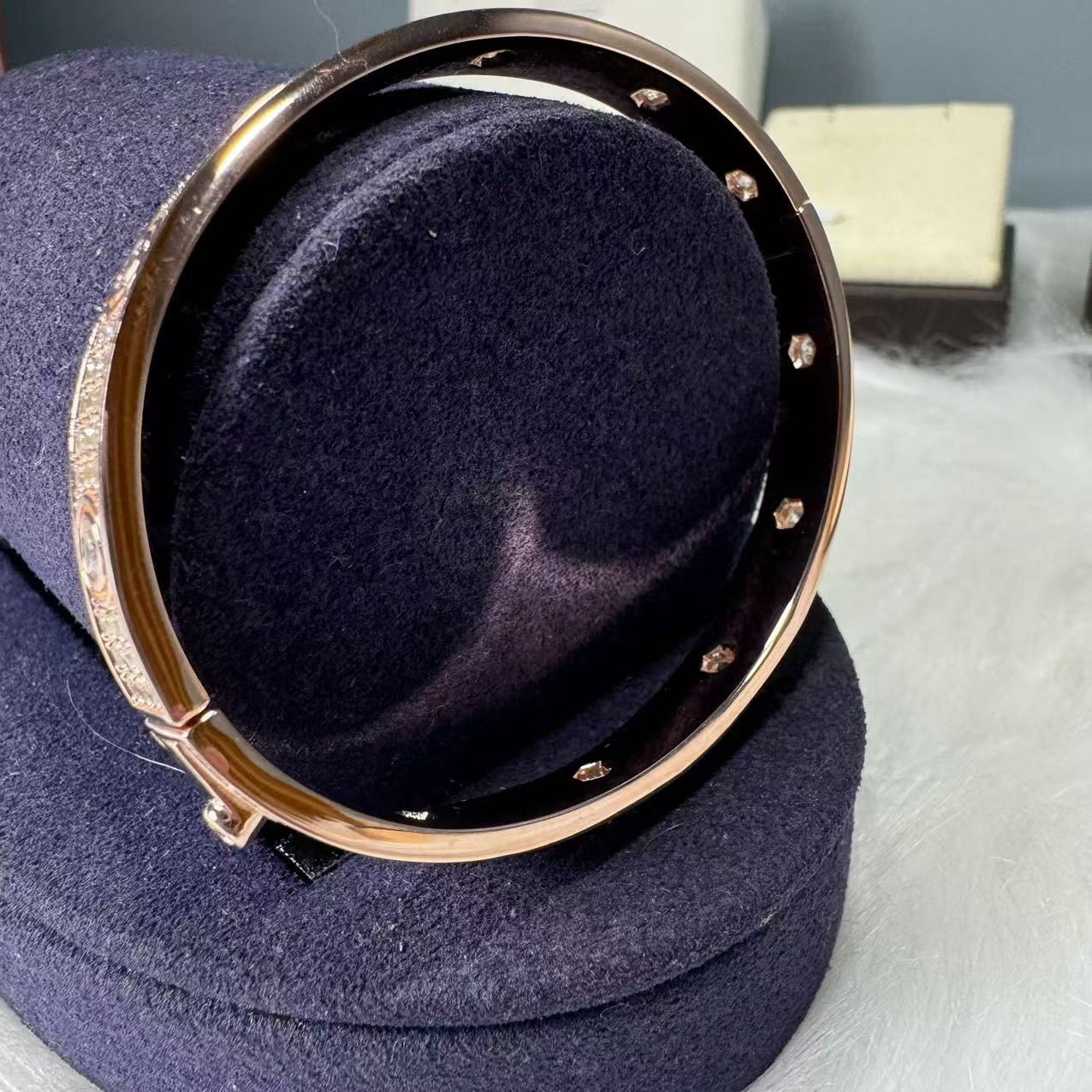 【不梵婚戒】带包装满钻满天星手镯宽版玫瑰金色.A