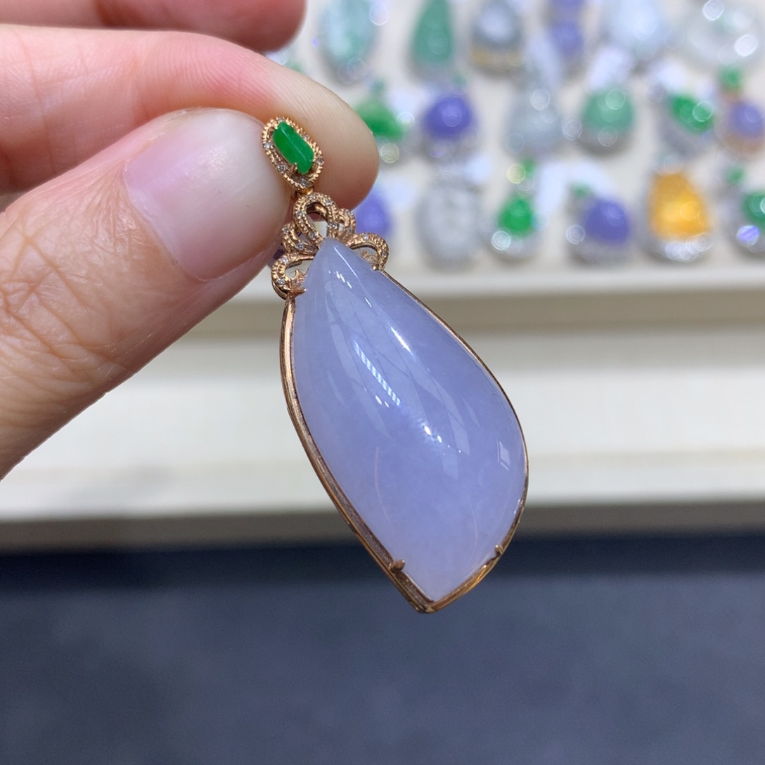 翡翠18K金镶嵌颈饰翡翠