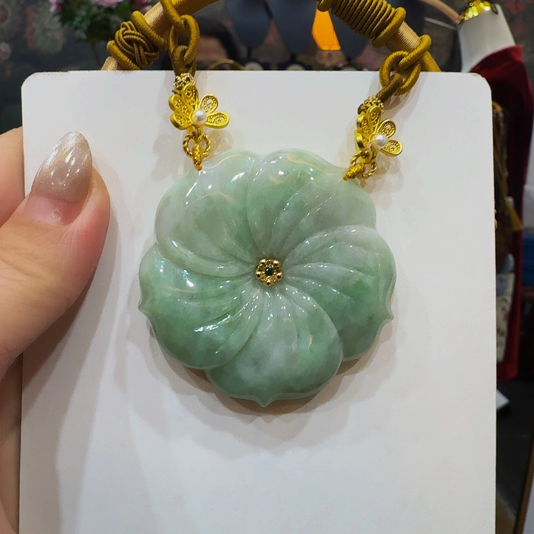 翡翠颈饰未镶嵌老坑