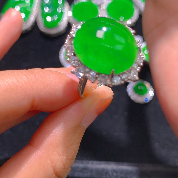 翡翠银S925镶嵌戒指一个