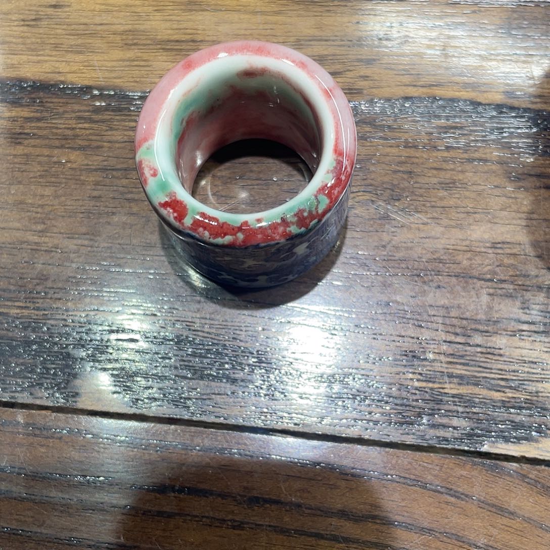 东***胜青花釉里红扳指盖置