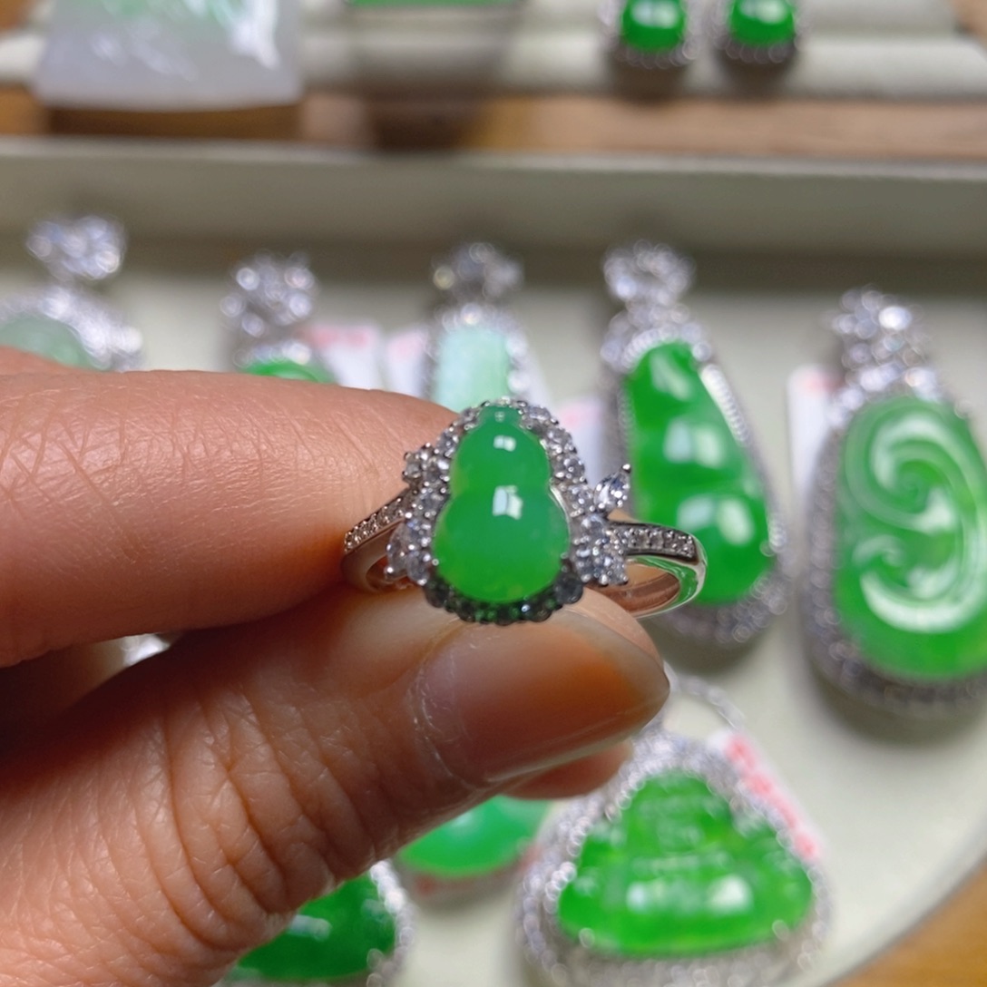 翡翠颈饰银S925镶嵌无事吊坠