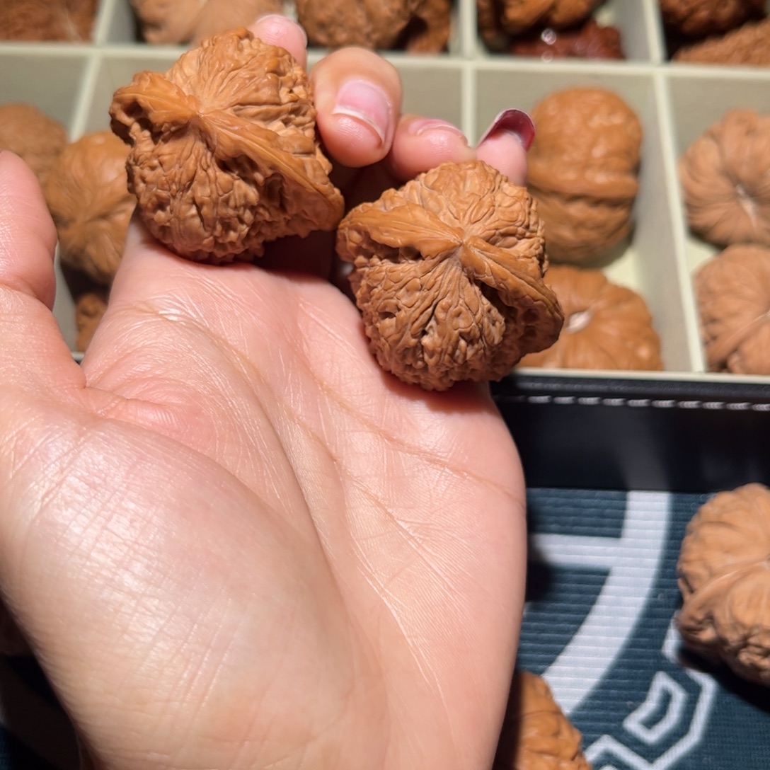 @***曹吊坠文玩核桃三角白40