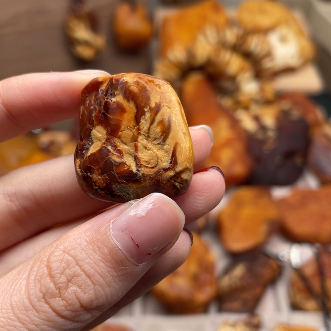 琥珀未镶嵌珠宝奇石