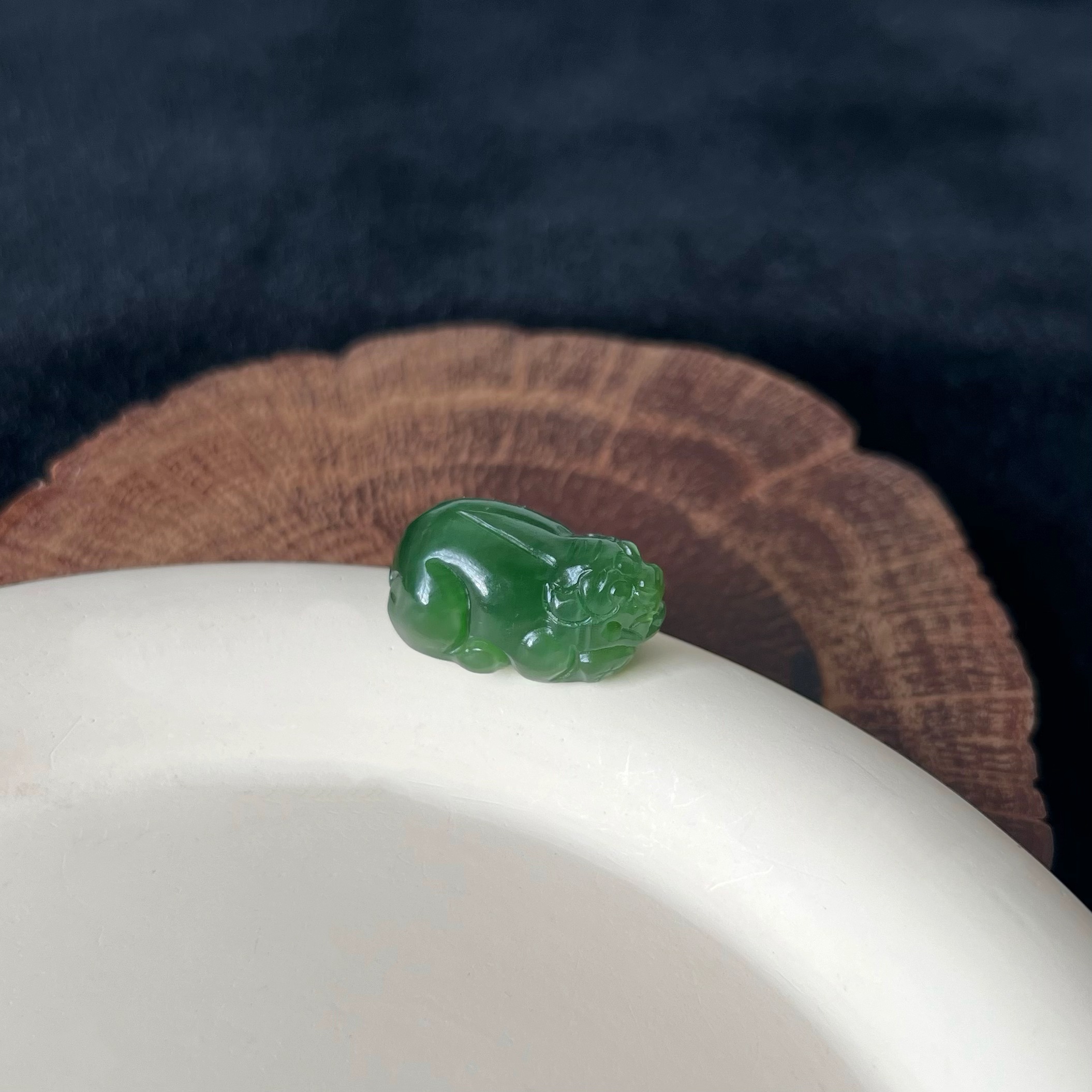 H069天然高品质和田玉碧玉老料貔貅吊坠精雕挂坠