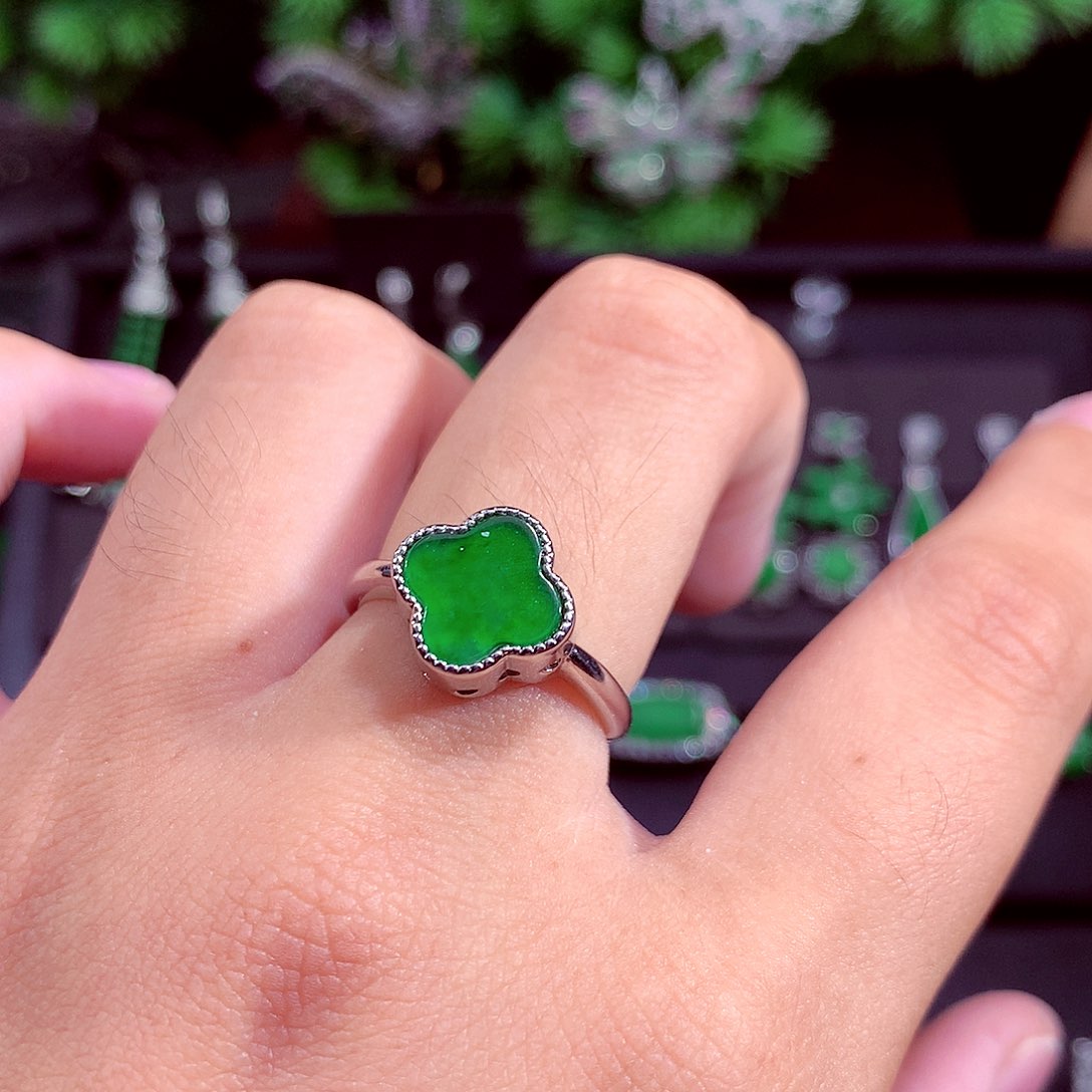 颈饰未镶嵌翡翠天然