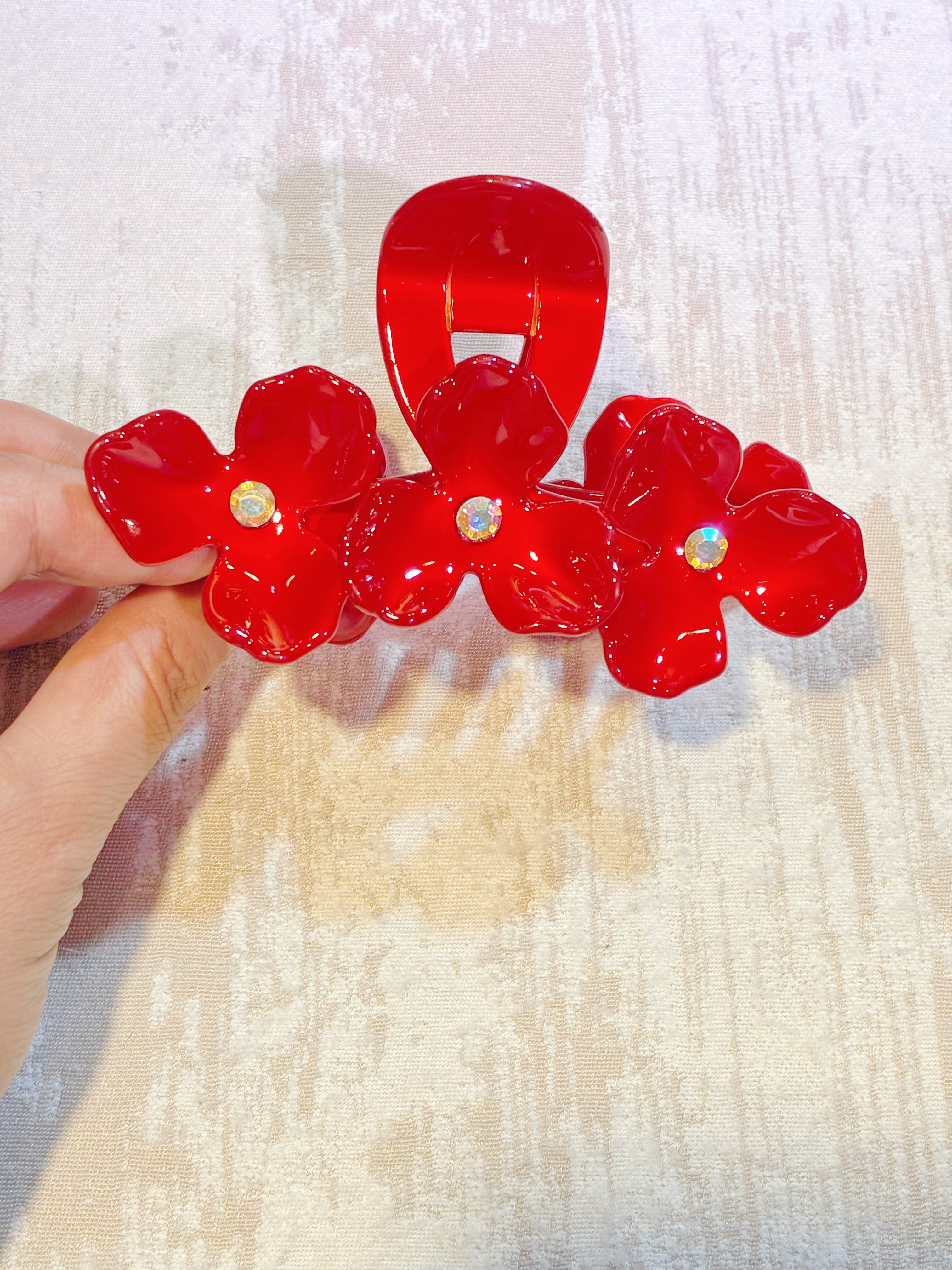 醋酸红色三朵花鲨鱼夹轻奢发夹女法式休闲风抓夹